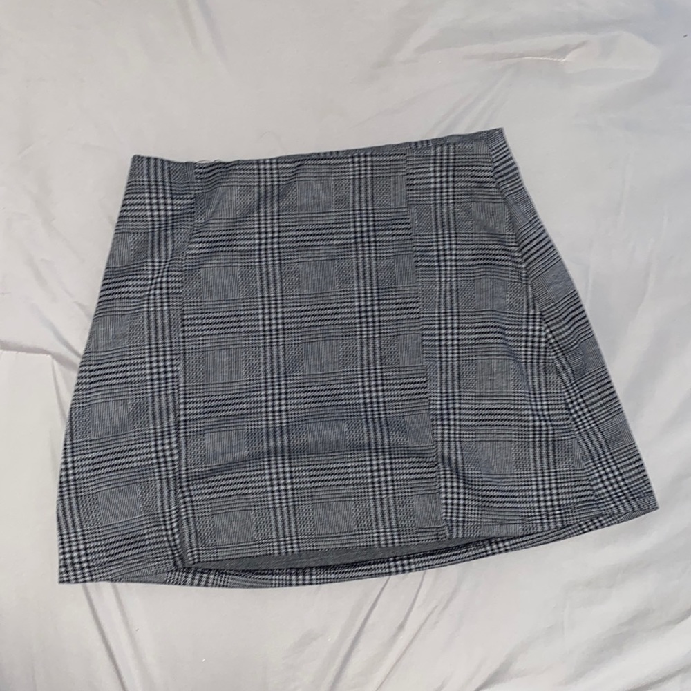 It’s a skirt it’s size L